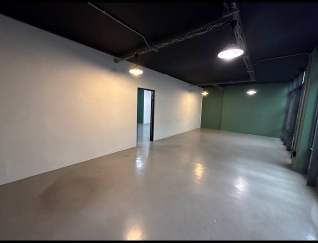 92M² OFFICE TO LET IN GREENSIDE